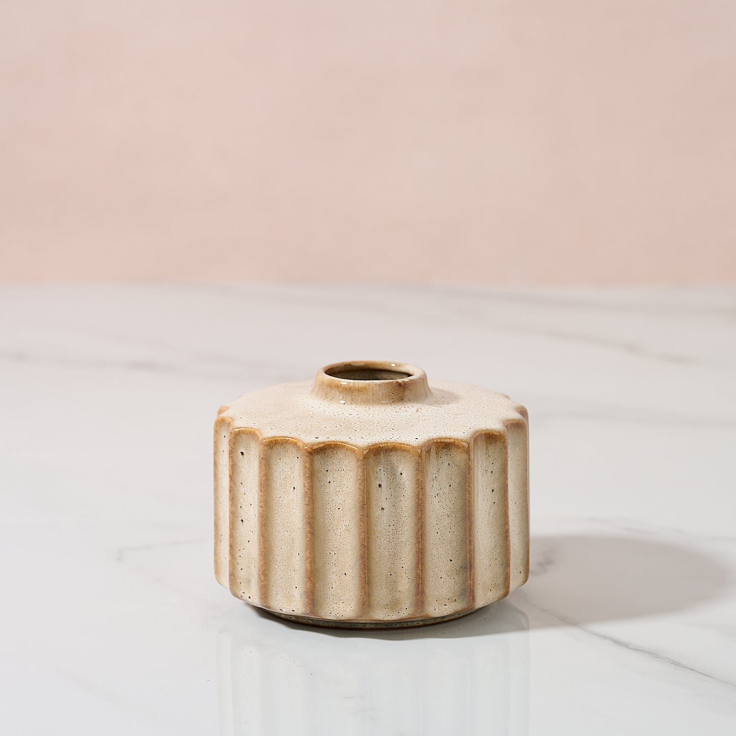 Round flower vase